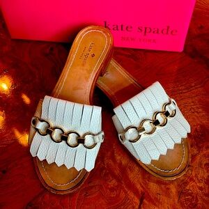Adorable Kate Spade White Slip on Sandals with Gold Chain datail.